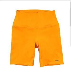 Alo orange 7 inch bike shorts